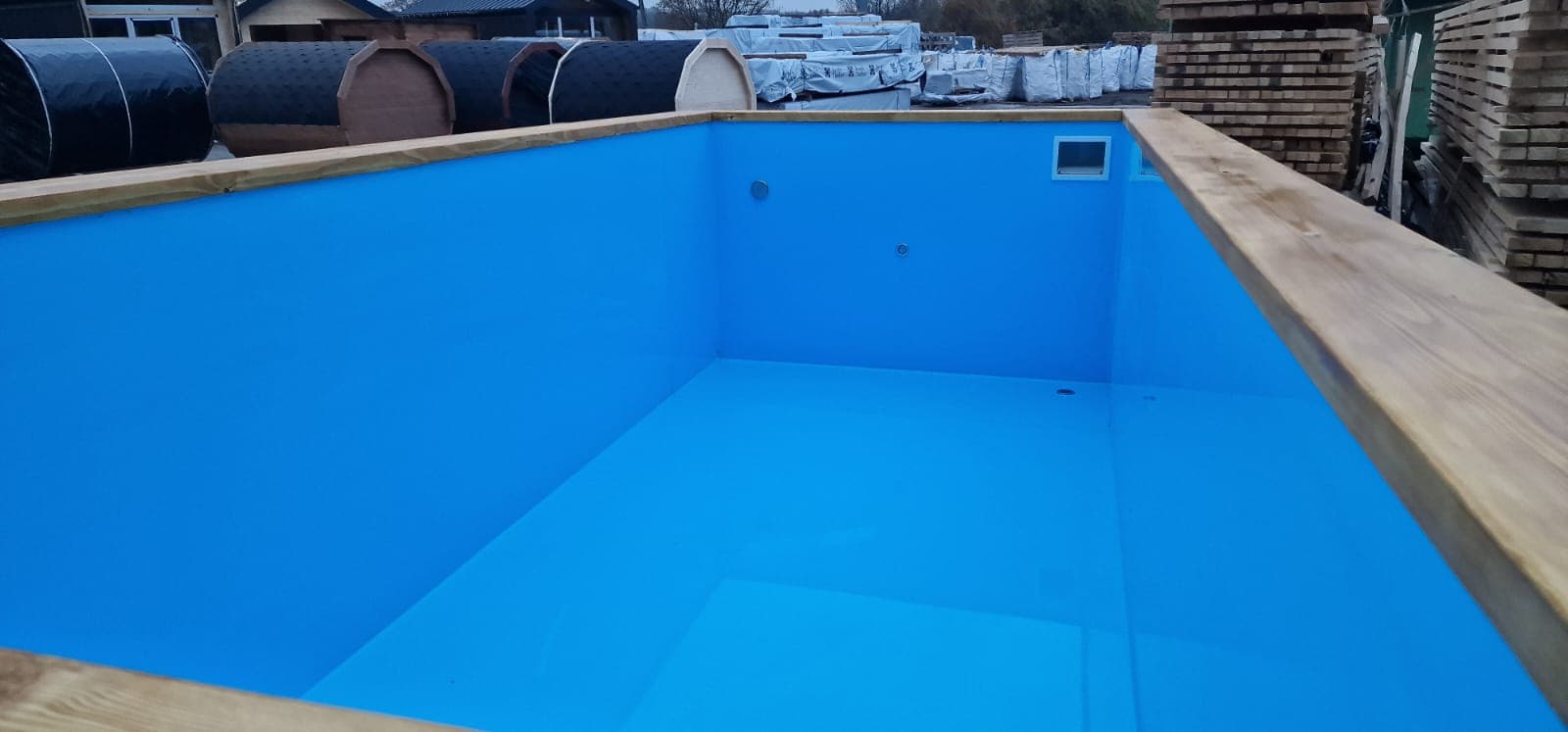 Piscina ciubar hibrid cu incalzire pe lemne si electrica