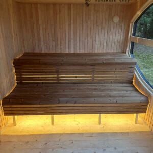 Sauna cu banci din thermowood si iluminare LED