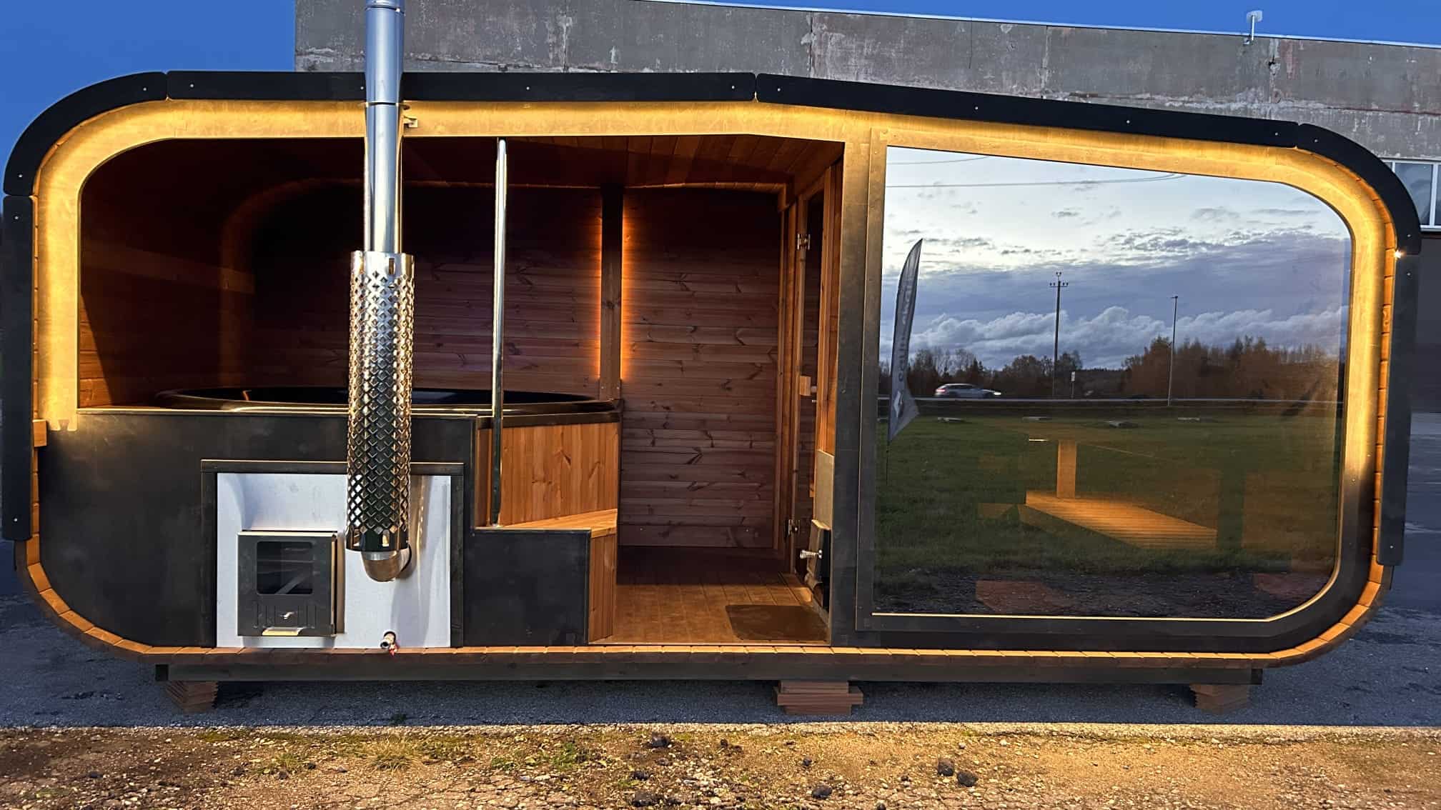 Ansamblu spa exterior cu sauna si ciubar