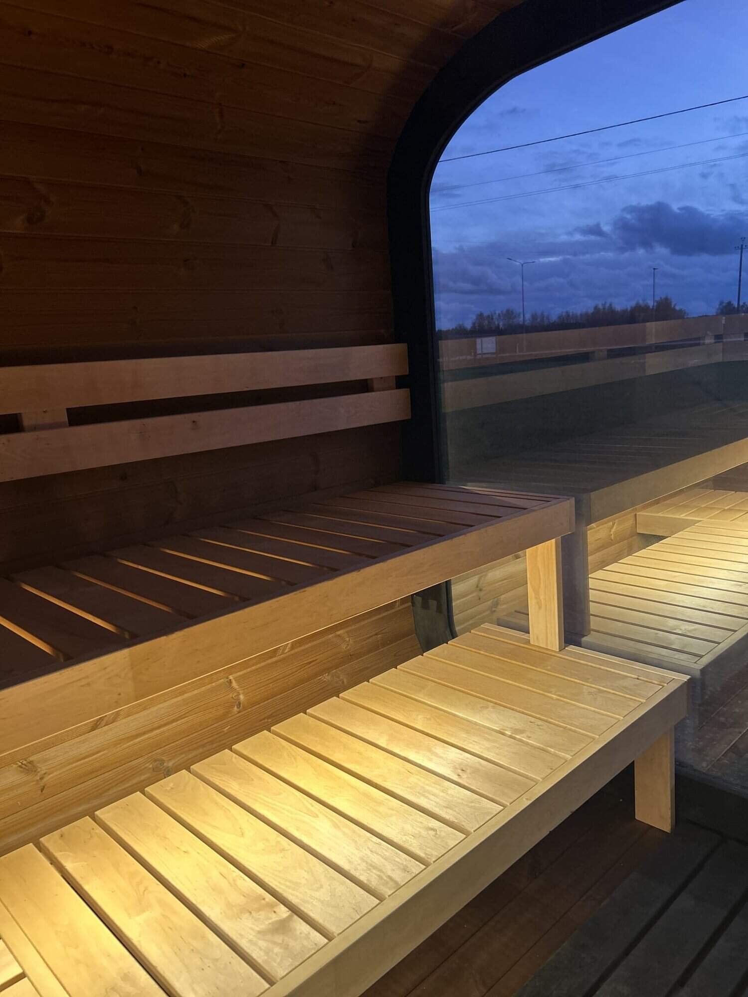 Sauna cu banci din lemn de tei