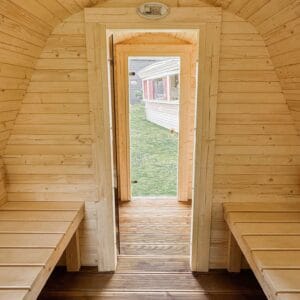 Sauna exterioara iglu cu pre-camera si ventilatie eficienta