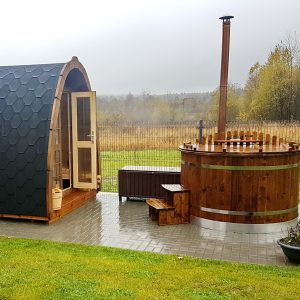 Sauna rustica din lemn ideala pentru familie si relaxare