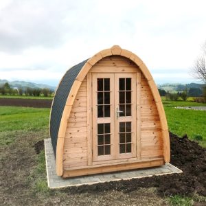 Casuta de camping 2.4x3.0 m din lemn de pin pentru campare