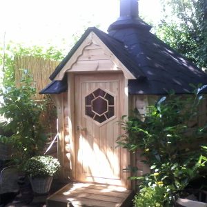 Cabana rustica mica 4.5 mp cu aspect traditional si compact