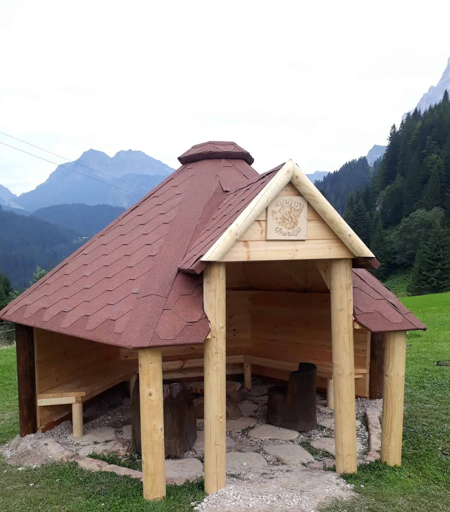 Cabana rustica 9.2 mp din pin cu panouri acoperis sindrila