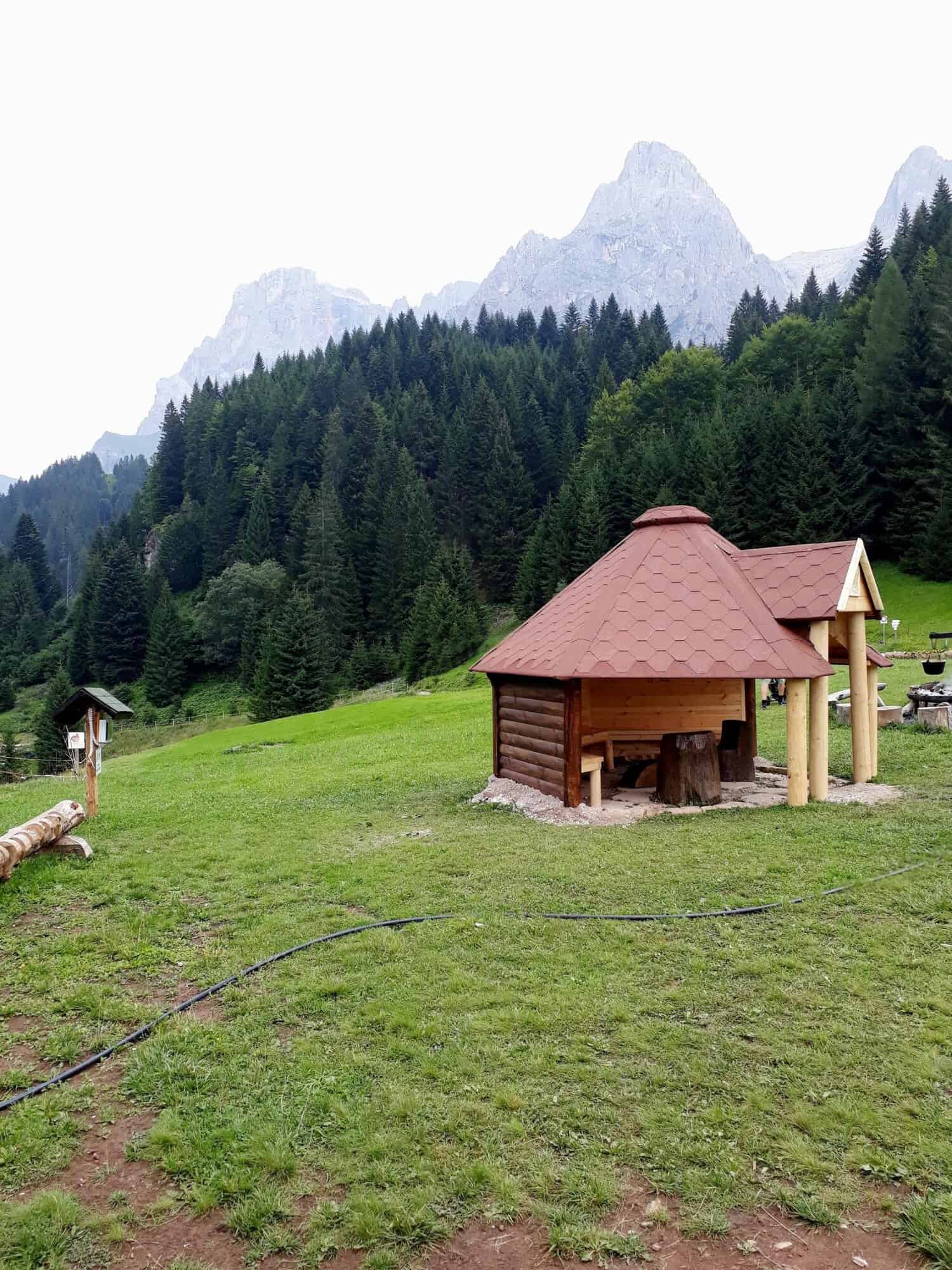 Cabana gratar deschisa 9.2 mp cu aspect rustic