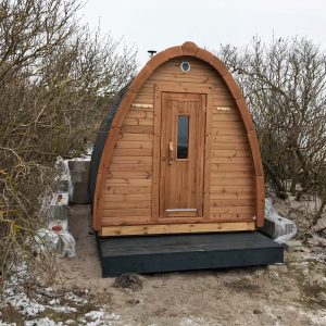 Sauna compacta din lemn cu camera de schimb si spatiu relaxare