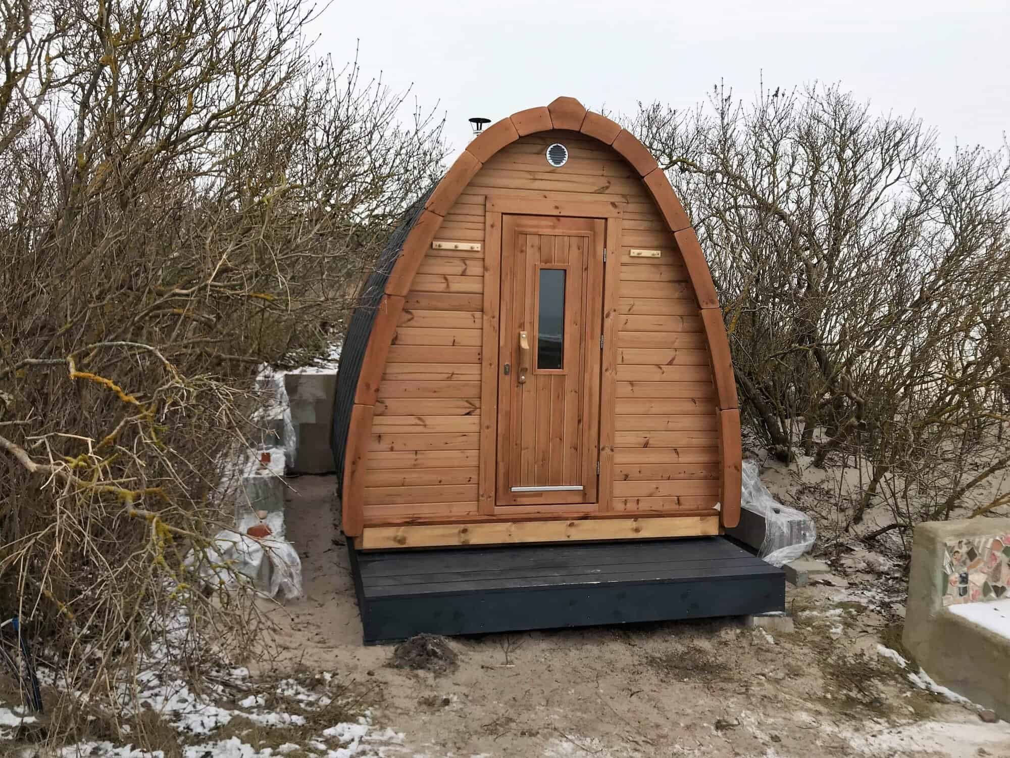 Sauna compacta din lemn cu camera de schimb si spatiu relaxare