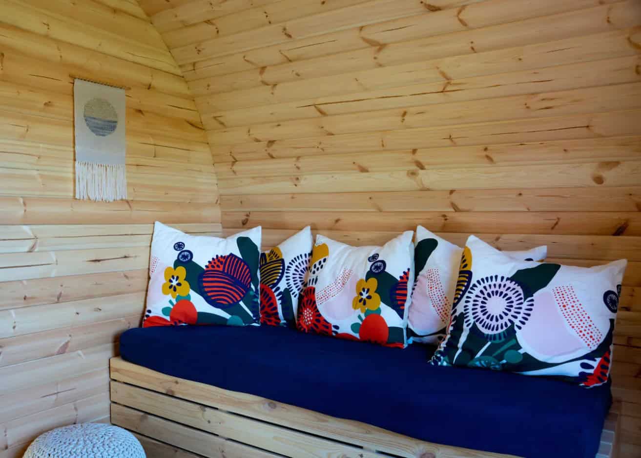 Butoi de camping de lux cu doua camere si detalii premium