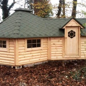 Cabana lemn cu 3 ferestre termopan si usa hexagonala