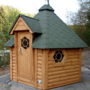 Cabana sauna mini din lemn cu design rustic si modern