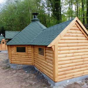 Cabana camping mare din lemn pentru 15–25 persoane