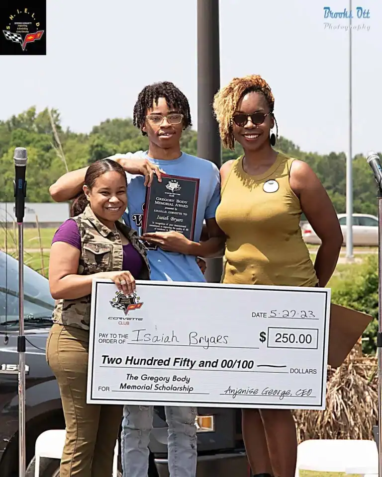 Student Isaiah Bryars Receiving Scholarship check
