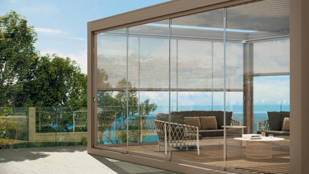 Comment profiter de sa terrasse en toute saison tout en maximisant la lumière naturelle ?