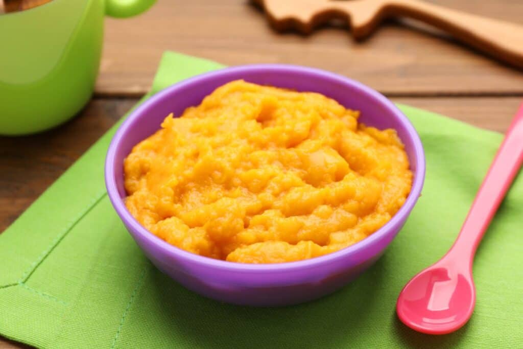 ¿Qué puede comer un bebé de 6 meses? Recetas caseras y seguras para empezar