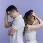 Relaciones infelices: razones, red flags, green flags y cómo recuperarla o soltarla Miedo a la soledad, la inversión acumulada, la baja autoestima, los hijos: las razones reales por las que seguimos en relaciones que no nos hacen felices. Red flags, green flags y cómo saber cuándo luchar o soltar.