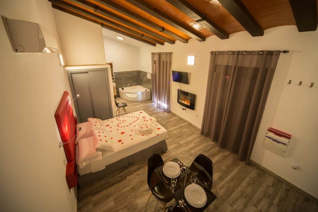 estudio con jacuzzi 2