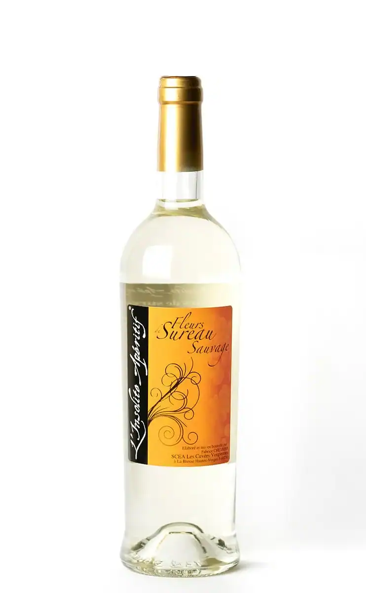 Apéritif aux fleurs de sureau, parfait pour des cocktails originaux et rafraîchissants.