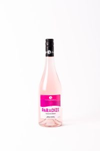 Bouteille de Paradize, apéritif rosé floral et fruité, idéale pour vos moments de convivialité.