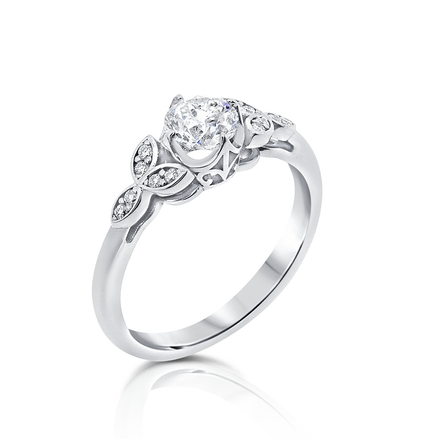 טבעת אירוסין עיטור 3 עלים משובצים מכל צד