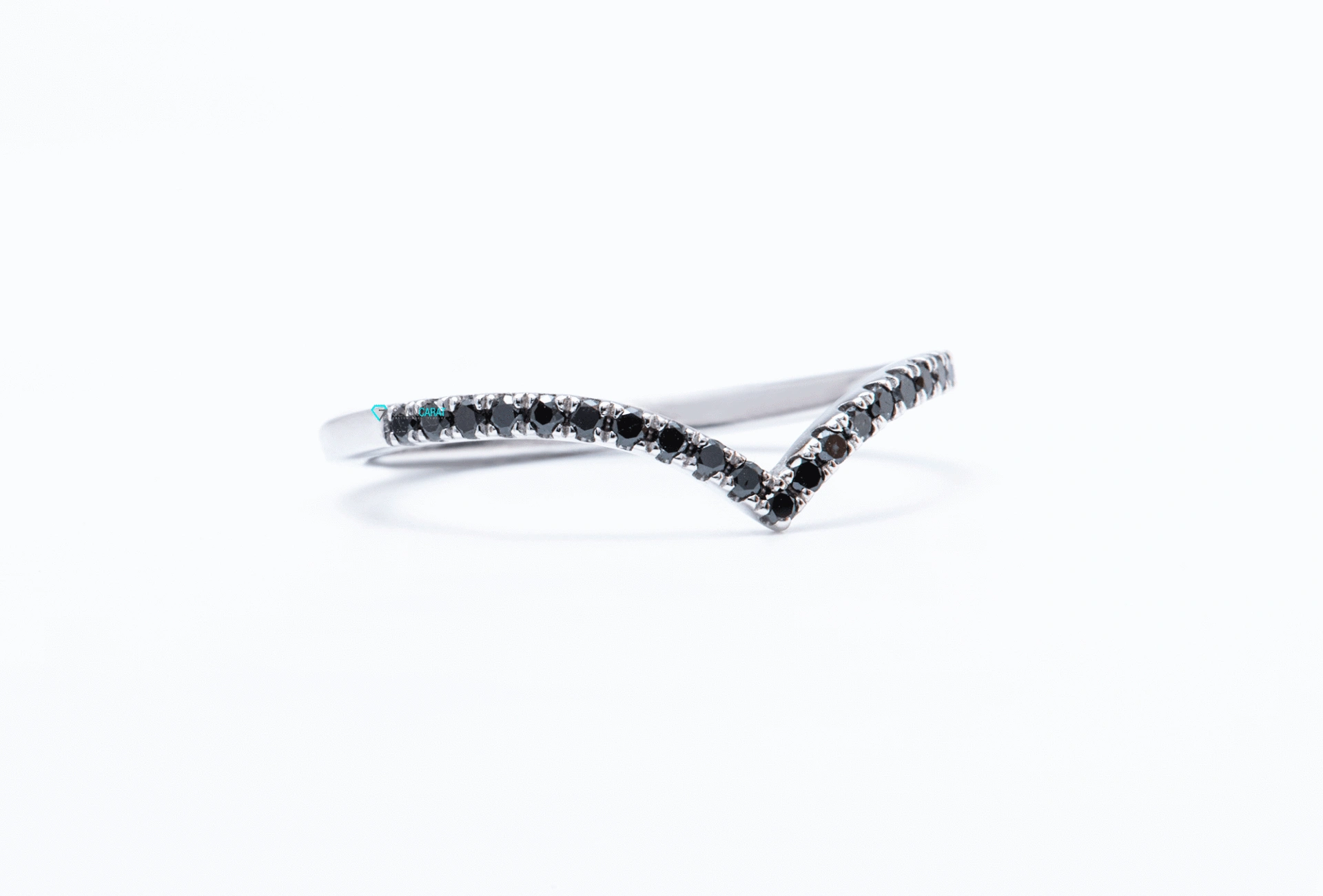 ⁦BLACK V⁩ – תמונה ⁦3⁩