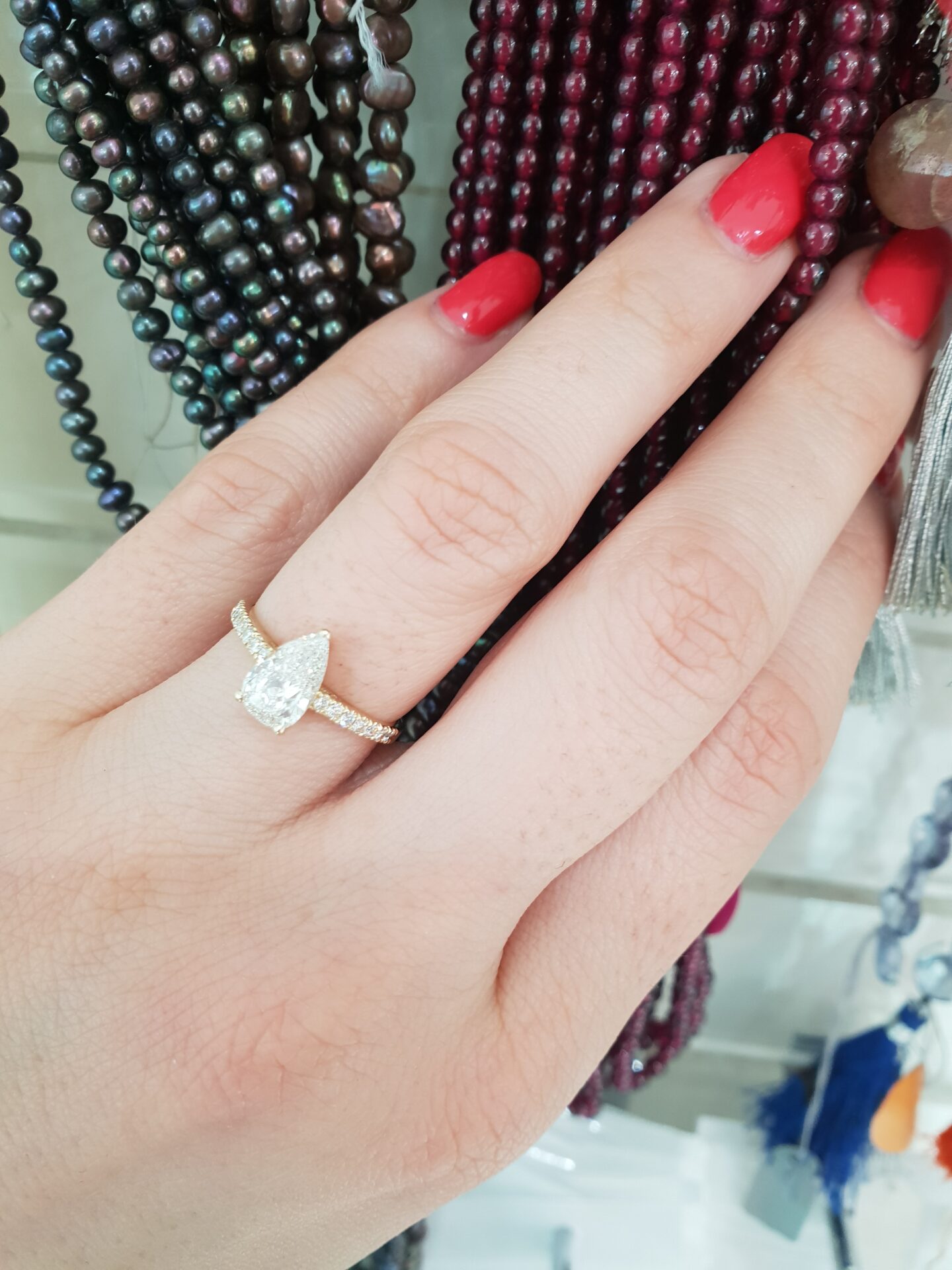 ⁦טבעת יהלום טיפה 1 קראט⁩ – תמונה ⁦3⁩