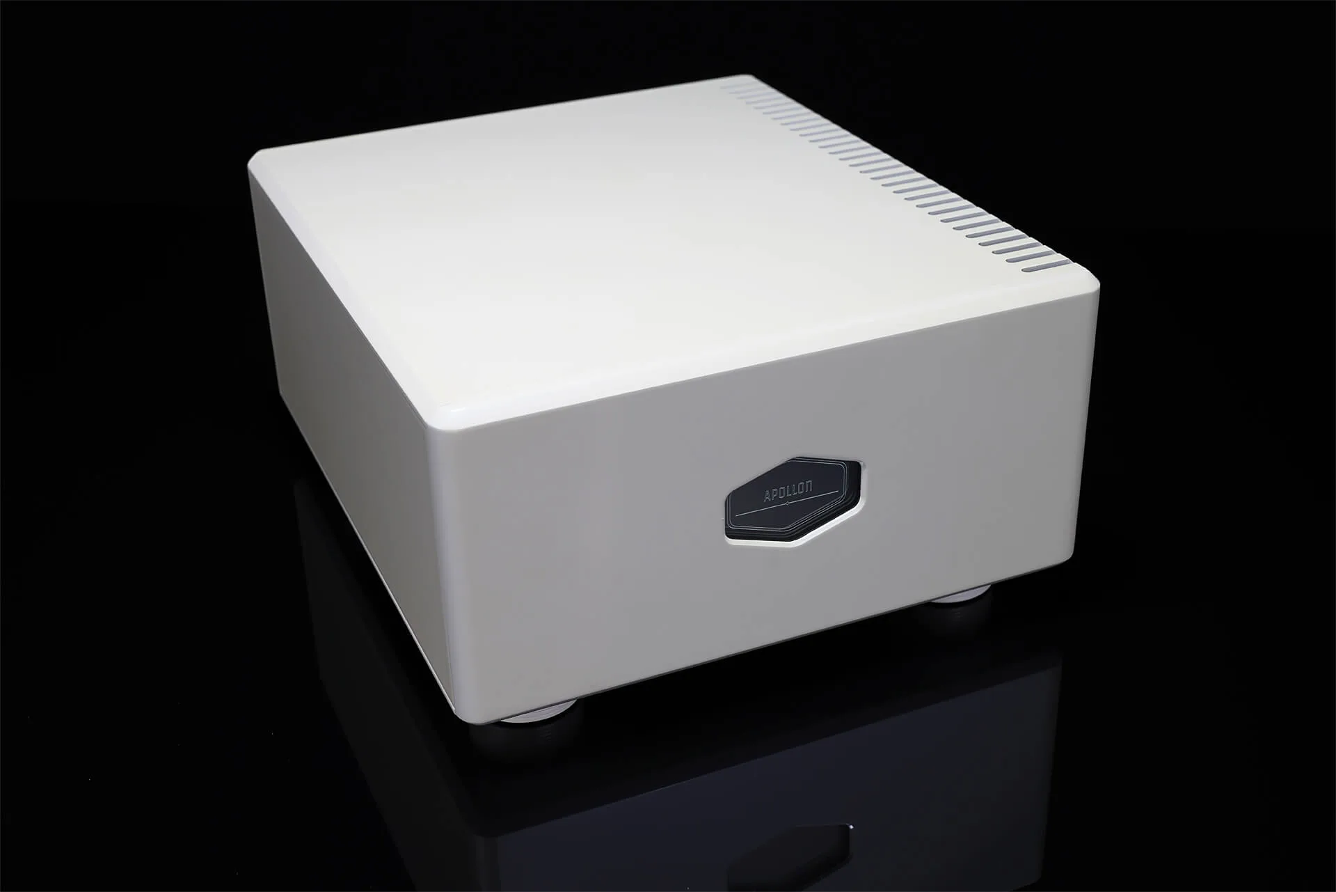 Purifi-1ET9040BA-eigentakt-amplifier-mono-pearl-white-side