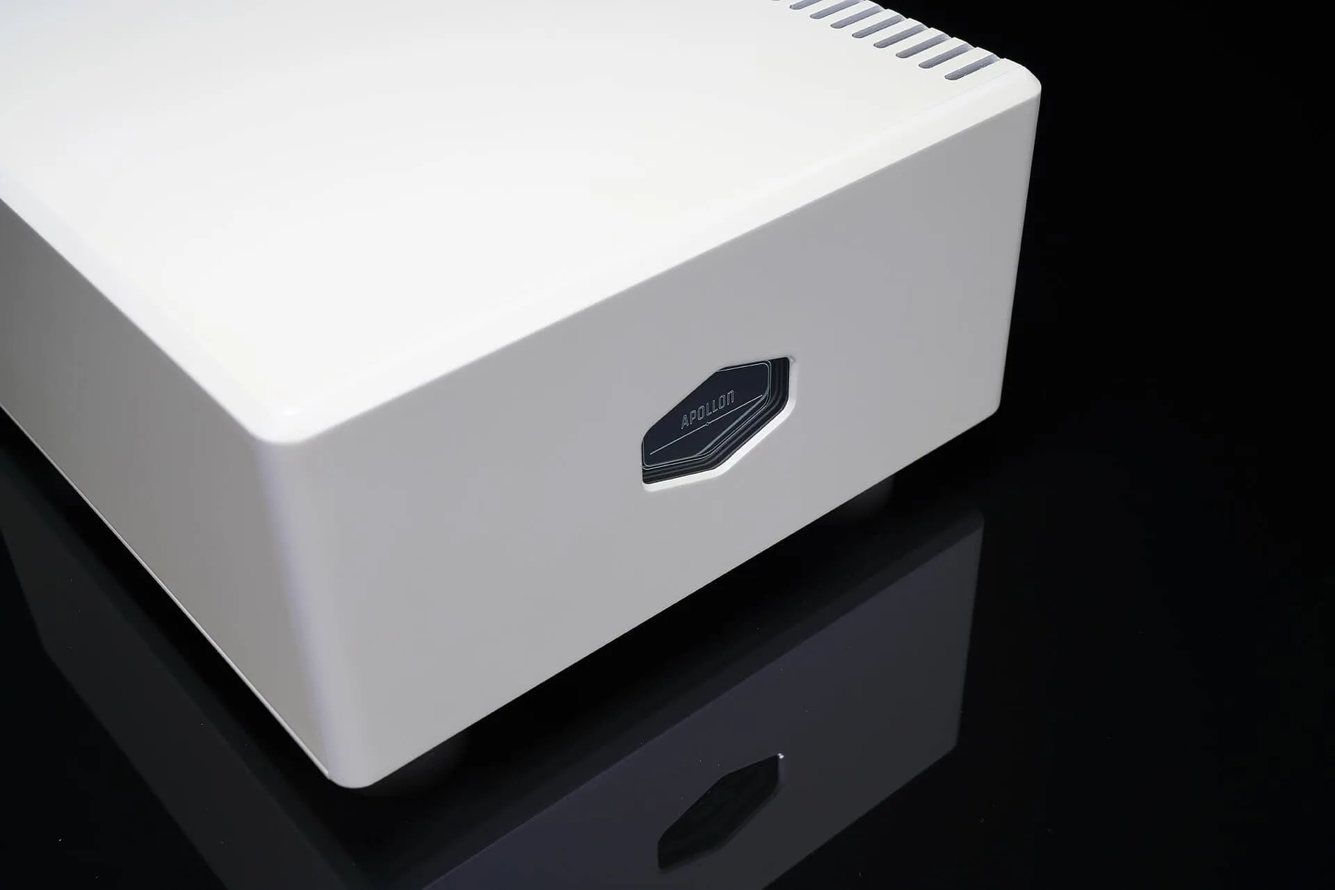 Purifi-1ET9040BA-eigentakt-amplifier-mono-pearlwhite-side