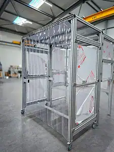 Photo d'une caterisation avec des lanieres en pvc