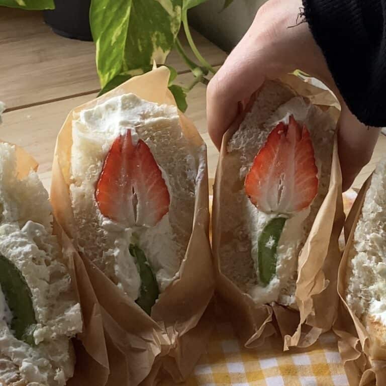 How to make a fruit Sando