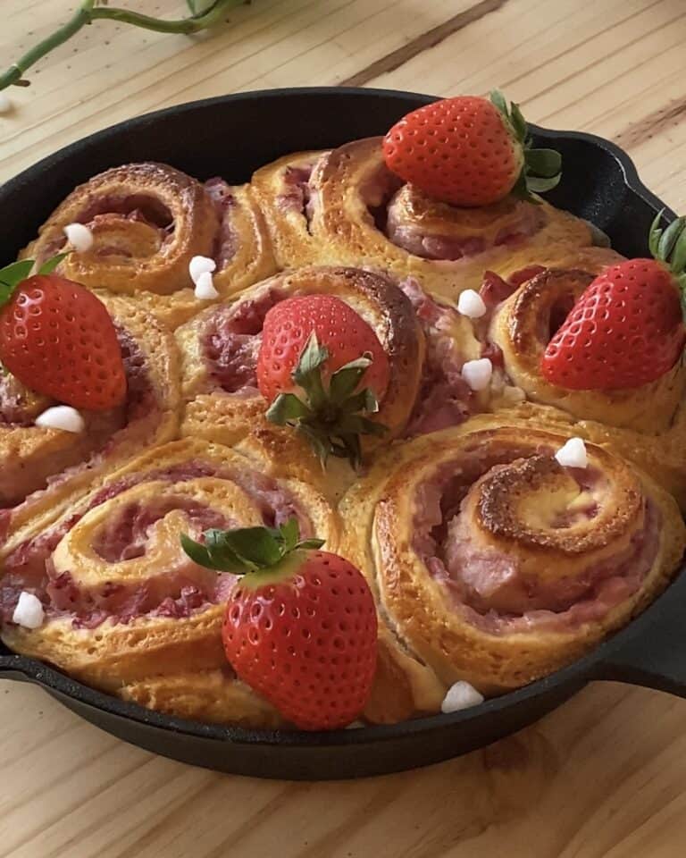 The best Strawberry rolls recipe