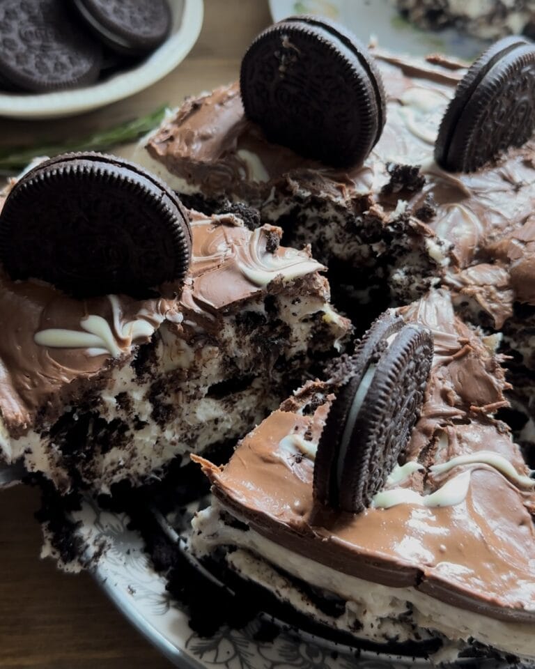 A no-bake Oreo cheesecake, perfectly set with a creamy filling and an Oreo cookie crust, ready to be served and enjoyed