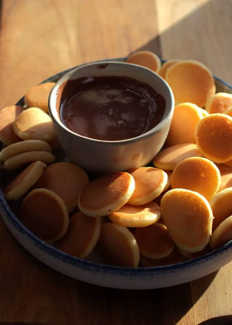 Mini Pancakes with Nutella dip