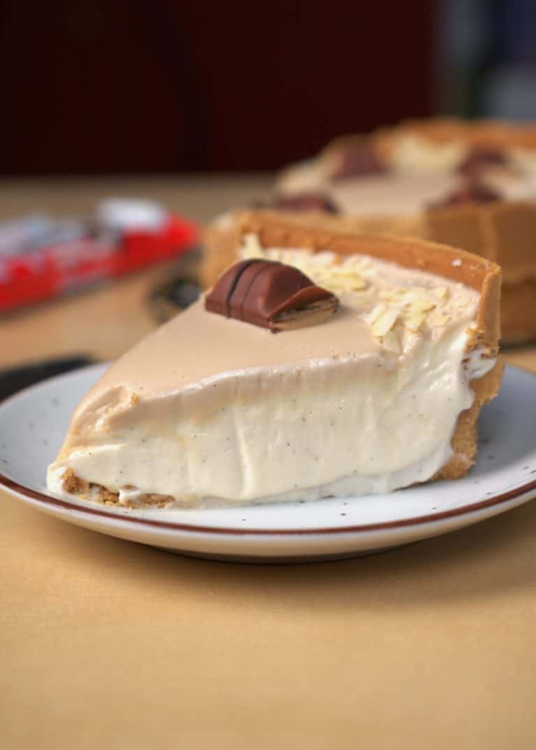 No-Bake Vanilla Bean Kinder Bueno Cheesecake