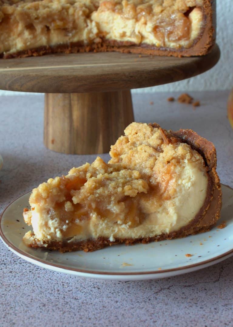 Apple crumble cheesecake