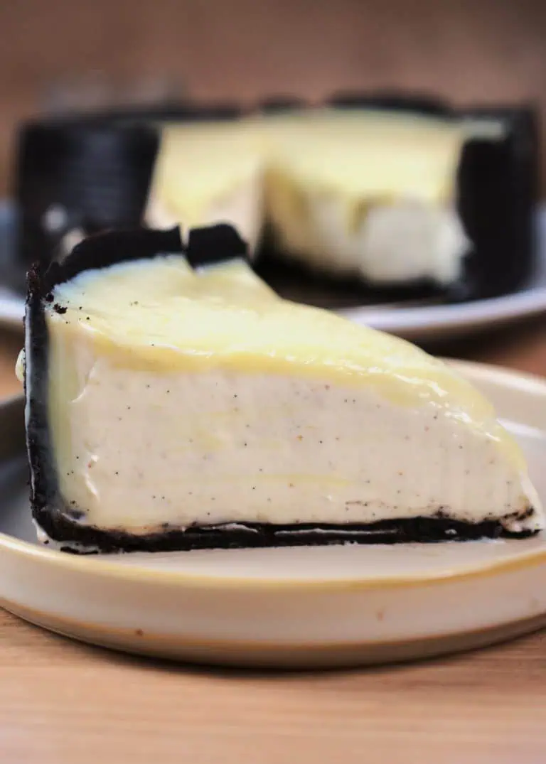 Vanilla Bean Cheesecake with Oreo crust
