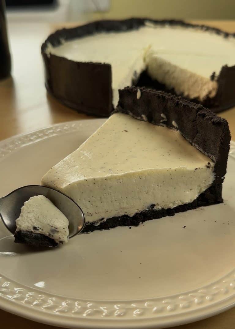 Vanilla Bean Cheesecake with Oreo crust