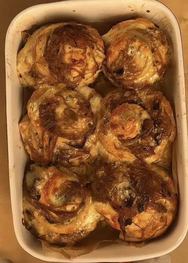 Caramelized Onion cheesy rolls