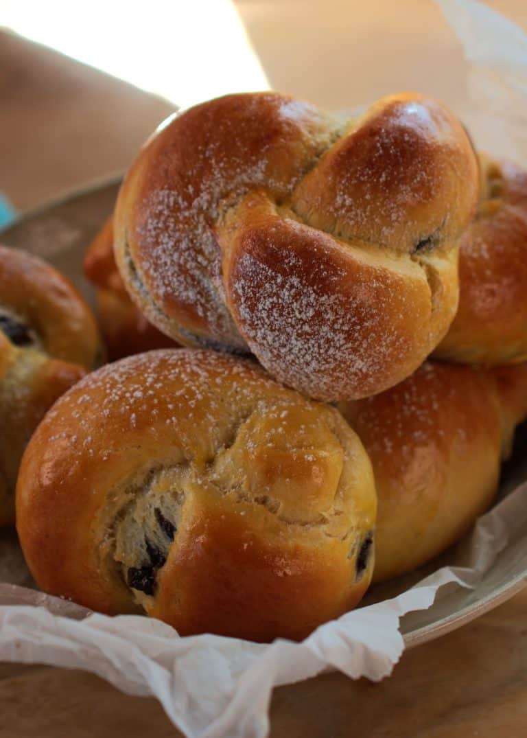 Fluffy Nutella Knots