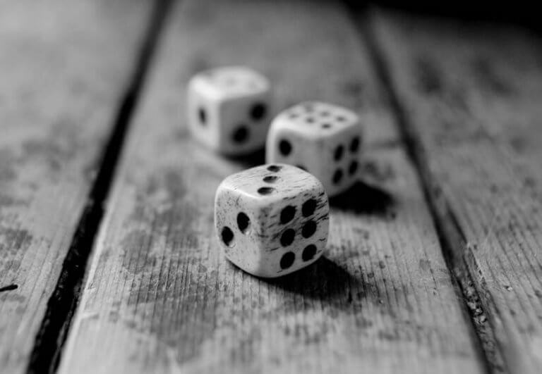 ÁRVÁN, ÜRESEN VILÁGIT A SEMMIRE