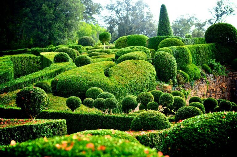 KERT: A HATÁROKON BELÜL