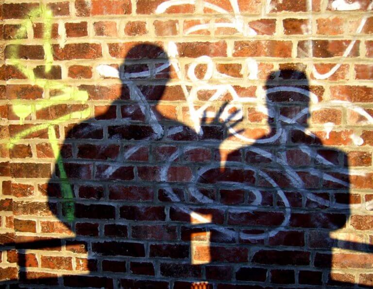 (EGY BUSZMEGÁLLÓBAN ÁLLTAM)