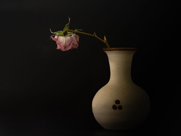 MEGHALNI TUDNI, GYÁSZOLNI MERNI