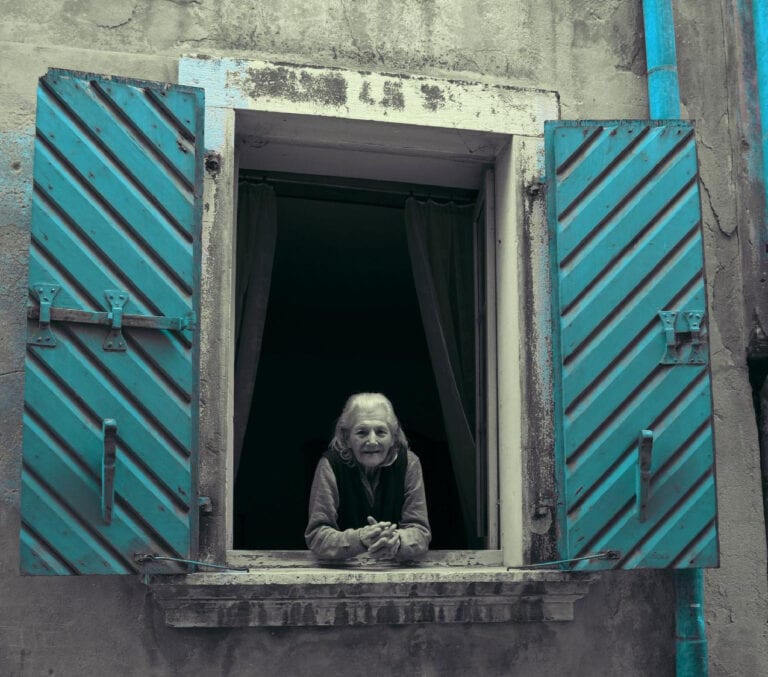 IDŐSEBB NAGYNÉNÉM