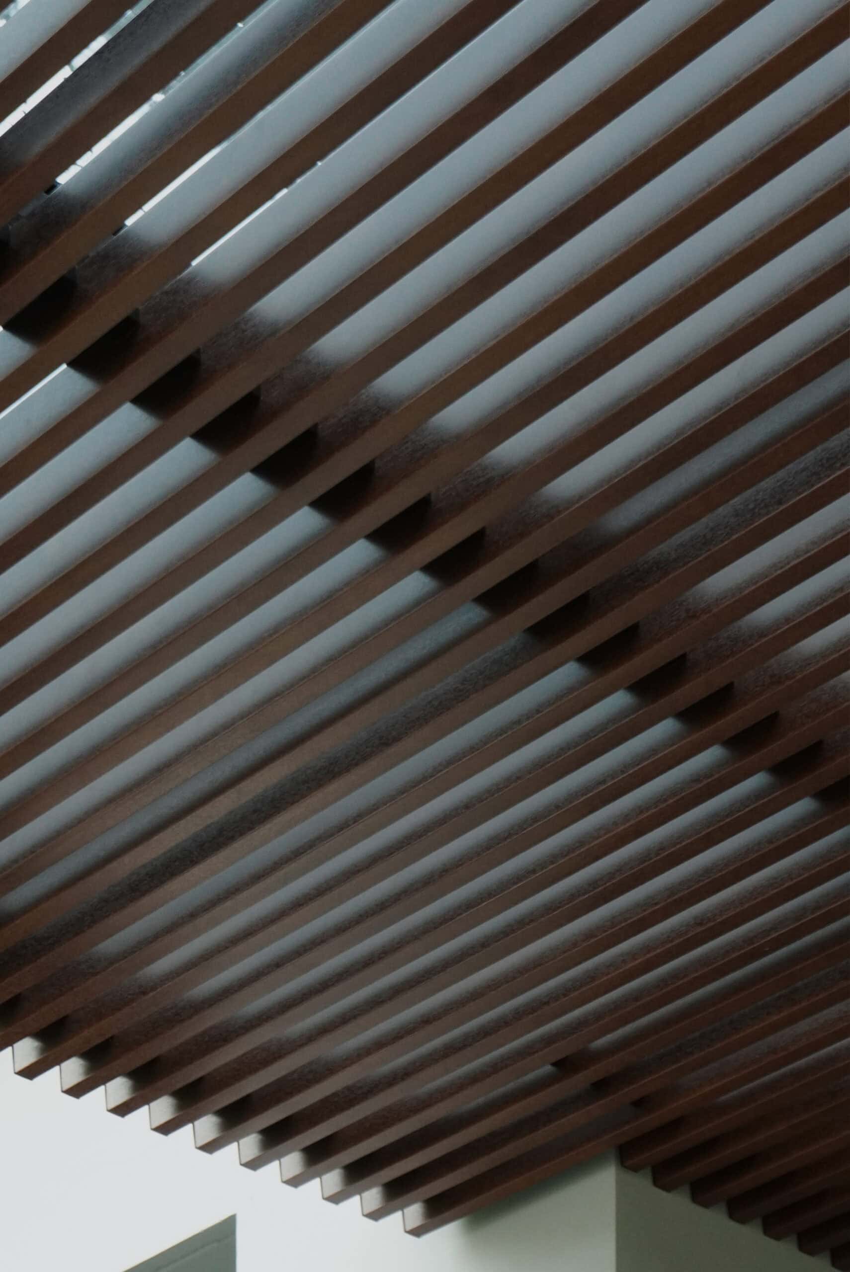 ระแนงโลหะลายไม้ ขนาด 20x50x4000mm. สีวอลนัท (Walnut) - Image 3