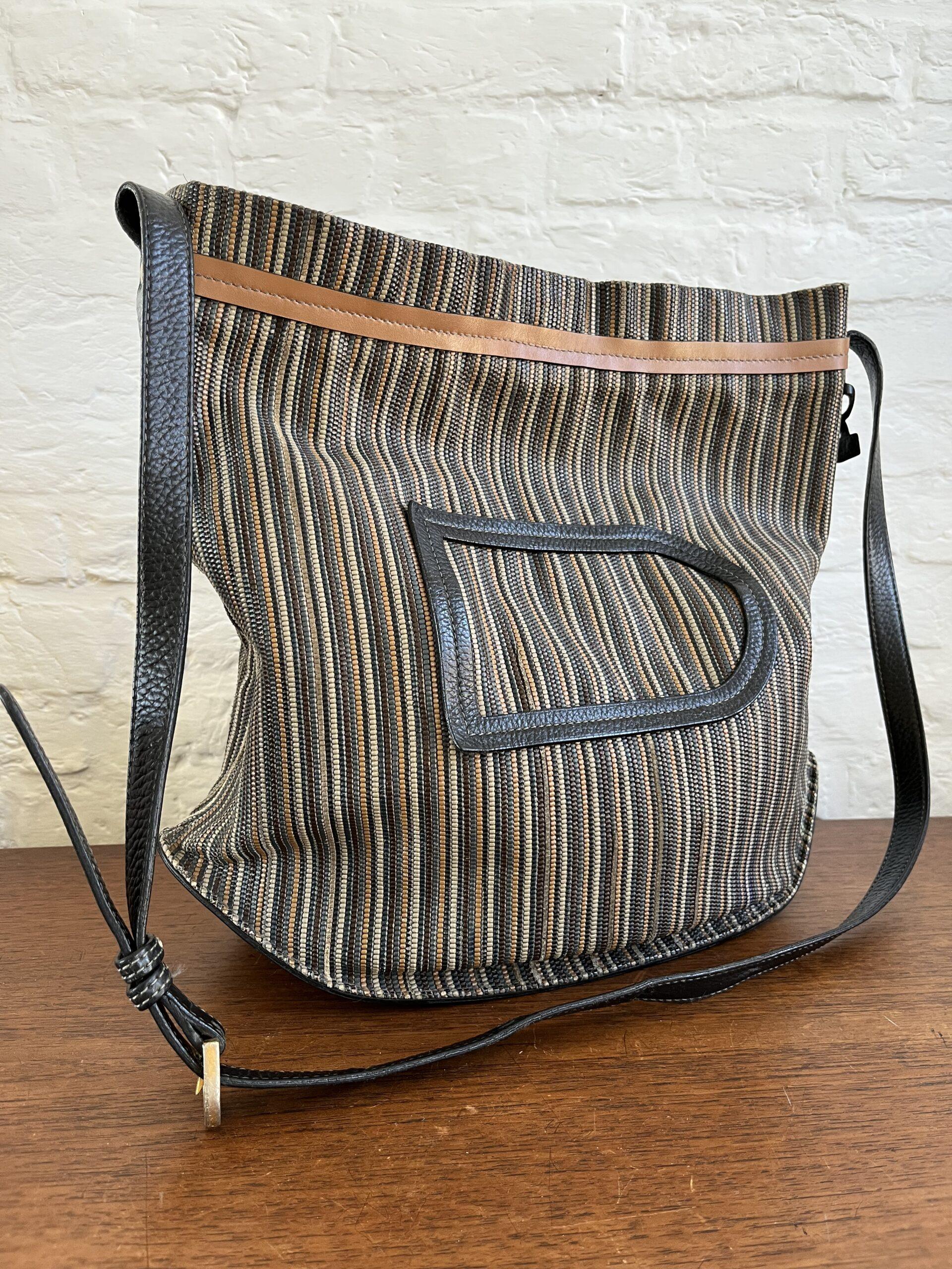 Le Pin Toile de Cuir