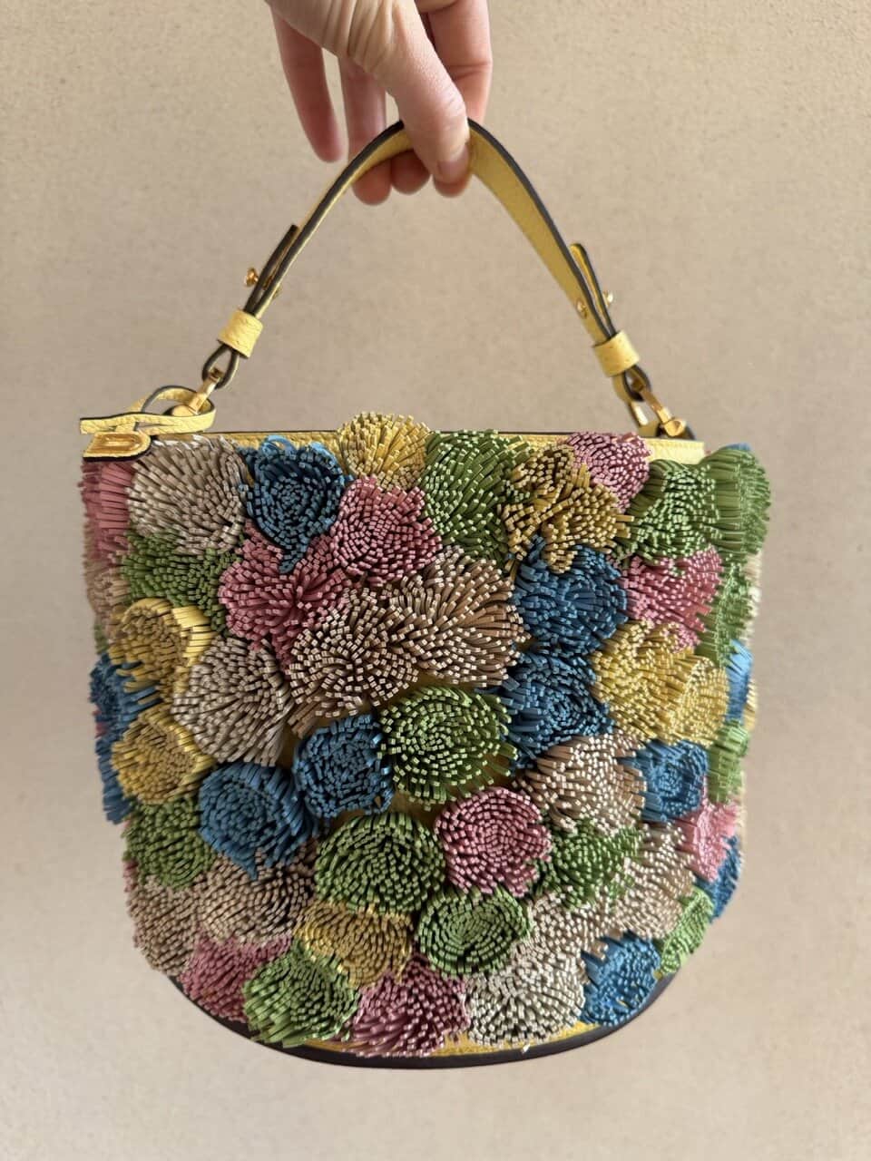 Le Pin Bucket Pompons - NIEUW