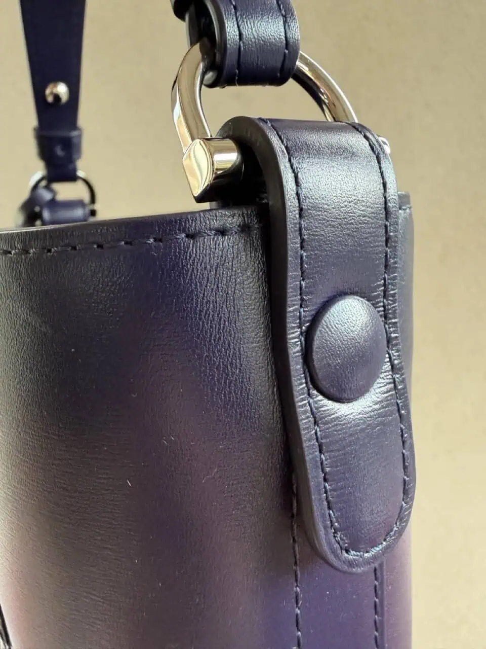 Le Pin Mini Bucket Indigo Crocodile + Schouderriem - Afbeelding 14