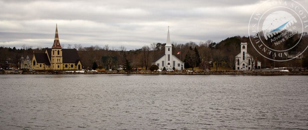 Peggy's Cove tour - Three sisters churches in Mahone Bay