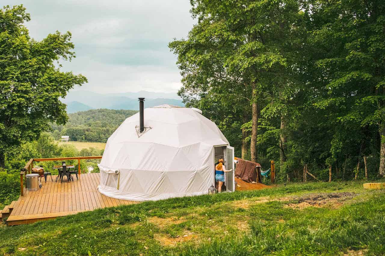 Glamping domes North Carolina travelers love: Bee Our Guest site